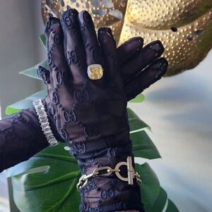 Elegant Black Lace Gloves